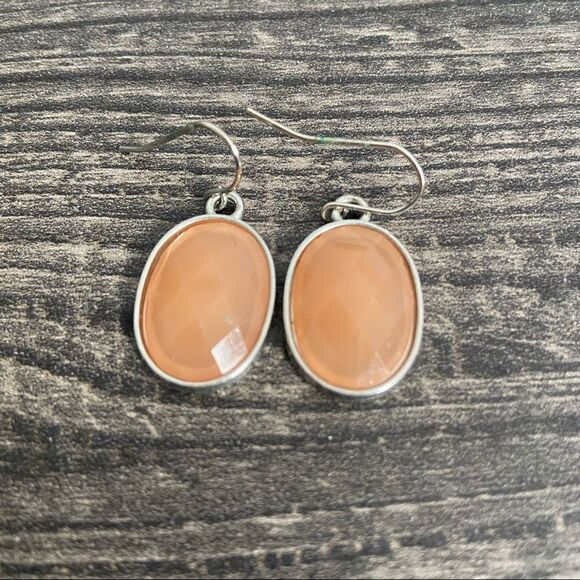 🍭6/$30 Faceted oval peach drop dangle earrings - Picture 2 of 8